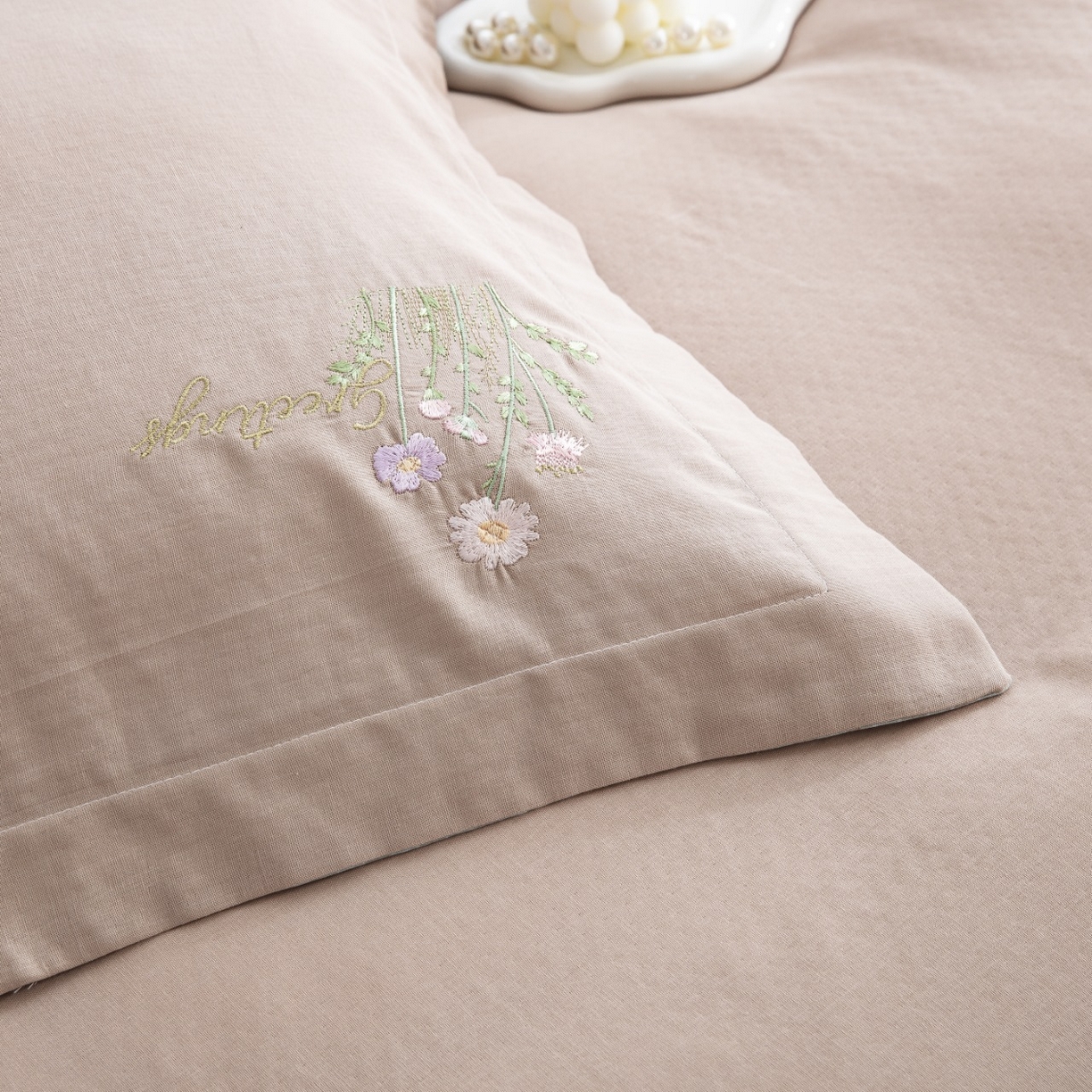 91家纺网 家纺一手货源 找家纺 双层纱家居 2026新款全棉纯棉双层纱绣花绣花四件套初语 初语-月色咖