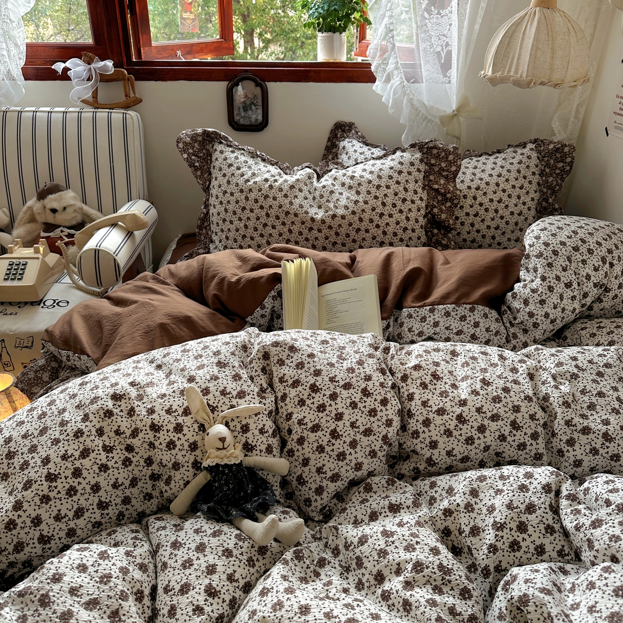 91家纺网 家纺一手货源 找家纺 阿曼达 2026新款印花复古森系小碎花花边款四件套 复古森系-朝花辞-米