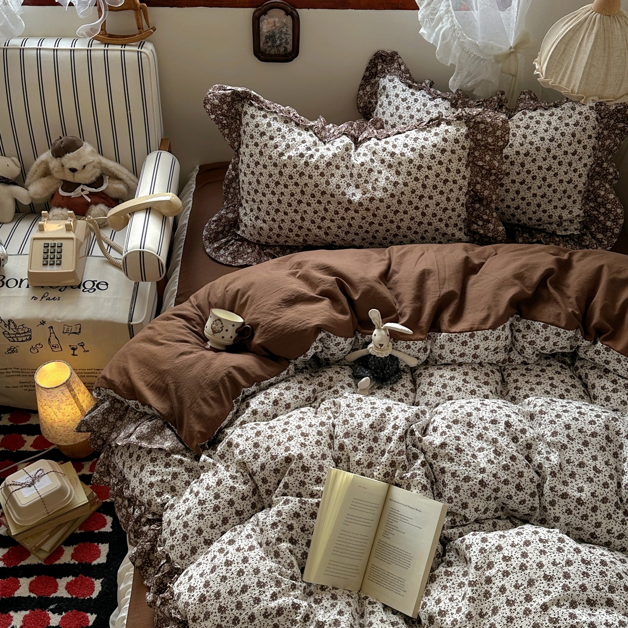 91家纺网 家纺一手货源 找家纺 阿曼达 2026新款印花复古森系小碎花花边款四件套 复古森系-朝花辞-米