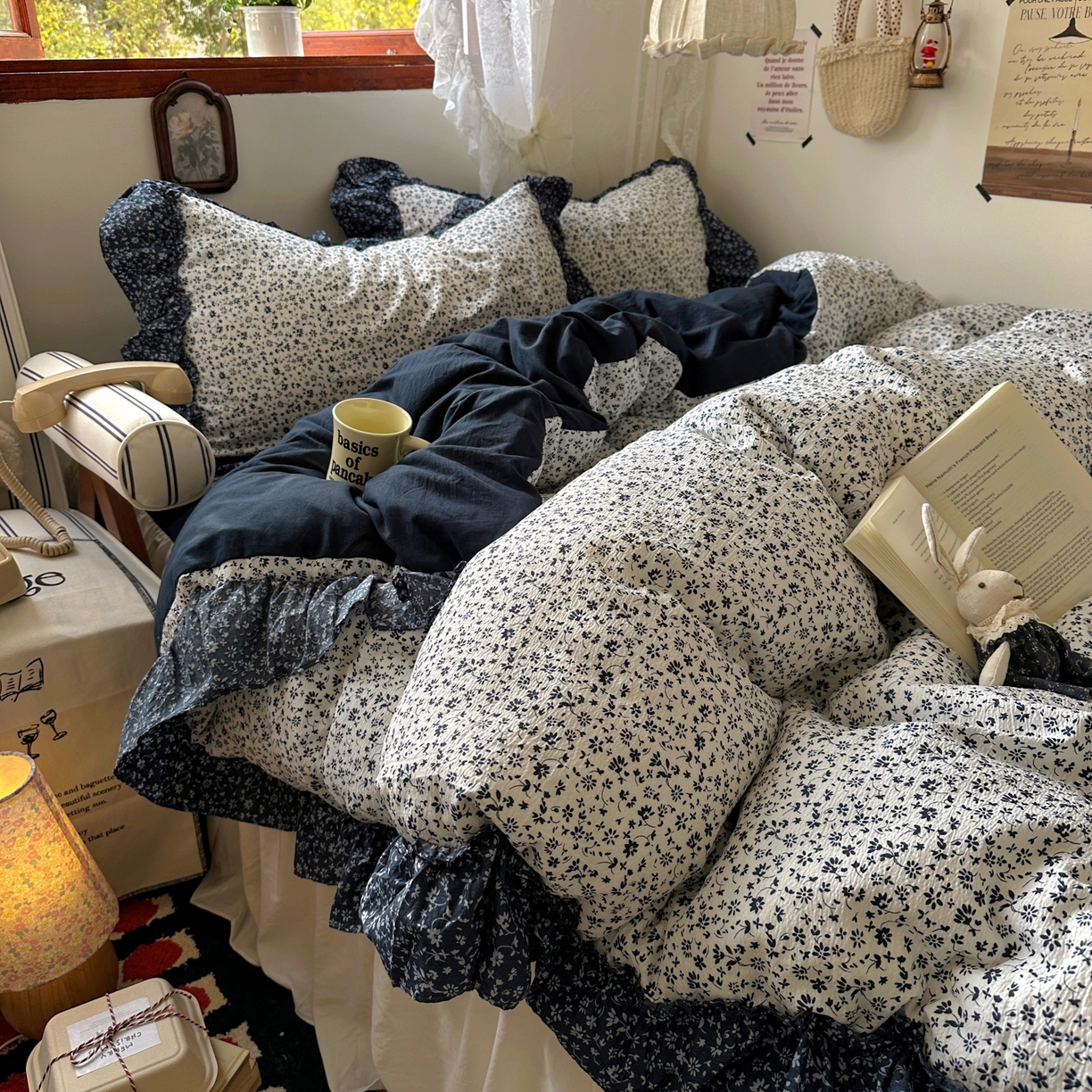 91家纺网 家纺一手货源 找家纺 阿曼达 2026新款印花复古森系小碎花花边款四件套 复古森系-林间序-奶白