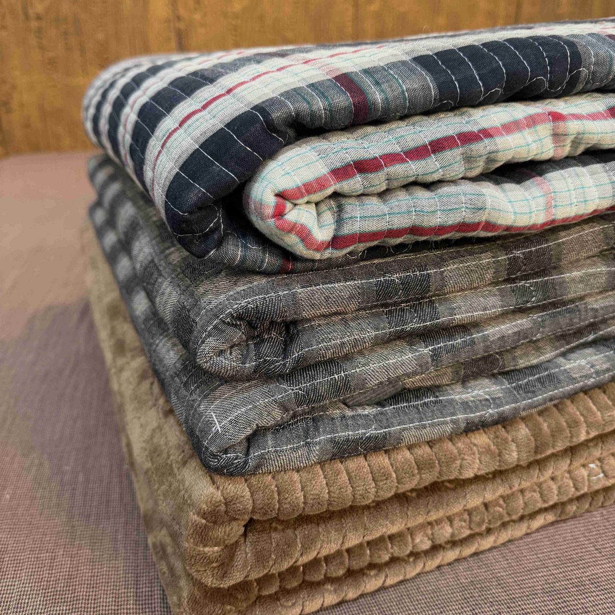 91家纺网 家纺一手货源 找家纺 双层纱家居 2025新款棉加绒床盖单床盖床盖单件 墨染朱华