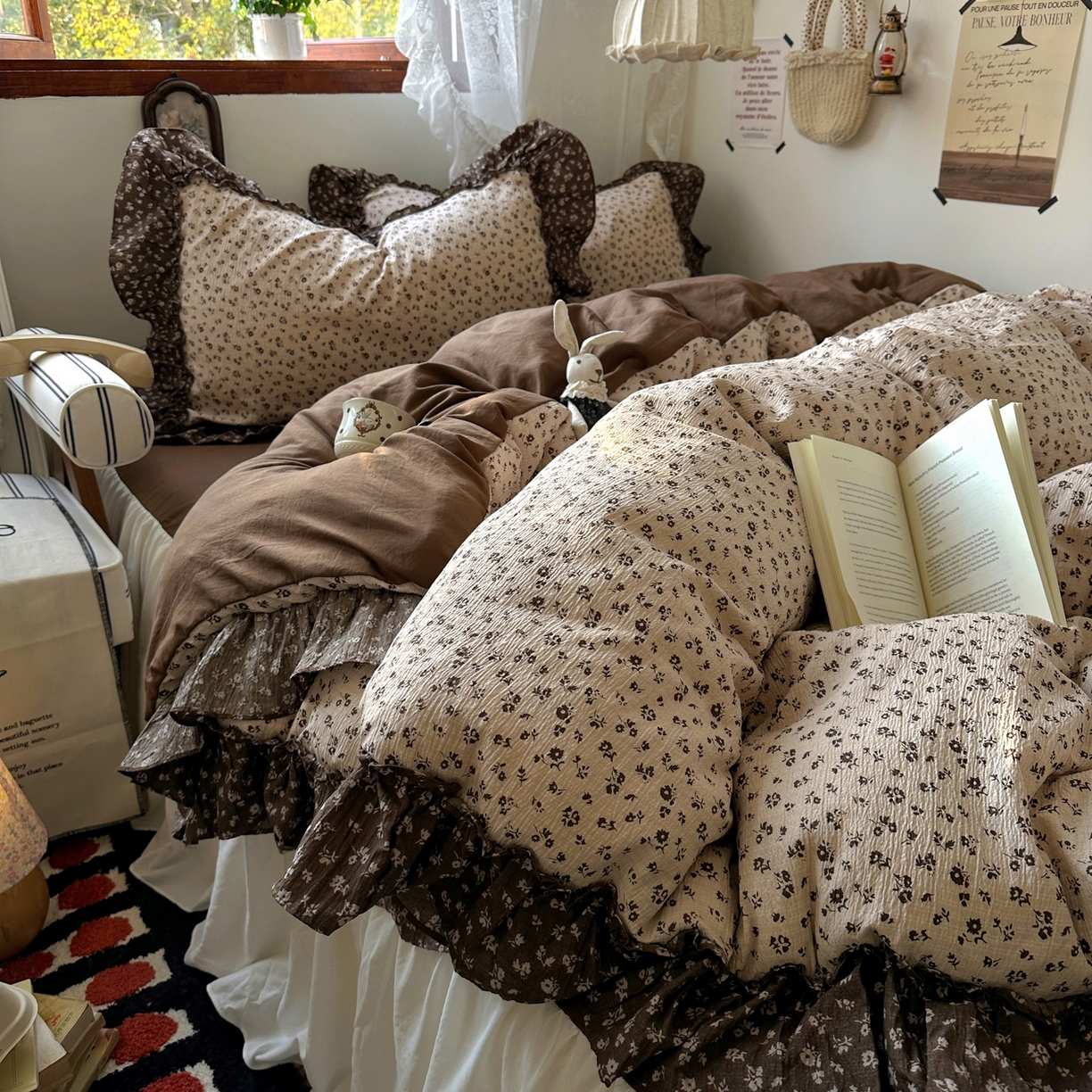 91家纺网 家纺一手货源 找家纺 阿曼达 2026新款印花复古森系小碎花花边款四件套 复古森系-木棉笺-驼