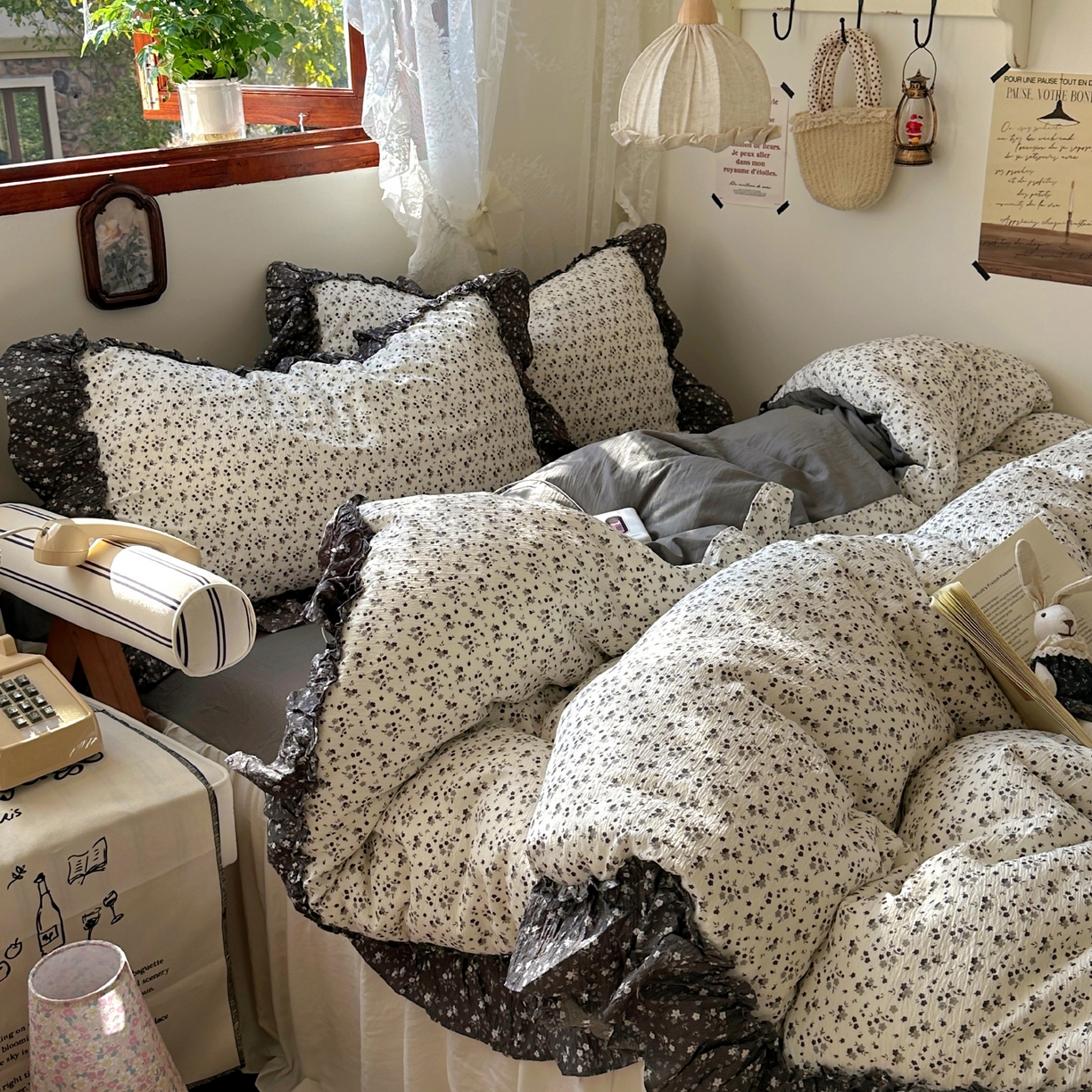 91家纺网 家纺一手货源 找家纺 阿曼达 2026新款印花复古森系小碎花花边款四件套 复古森系-松月间-米