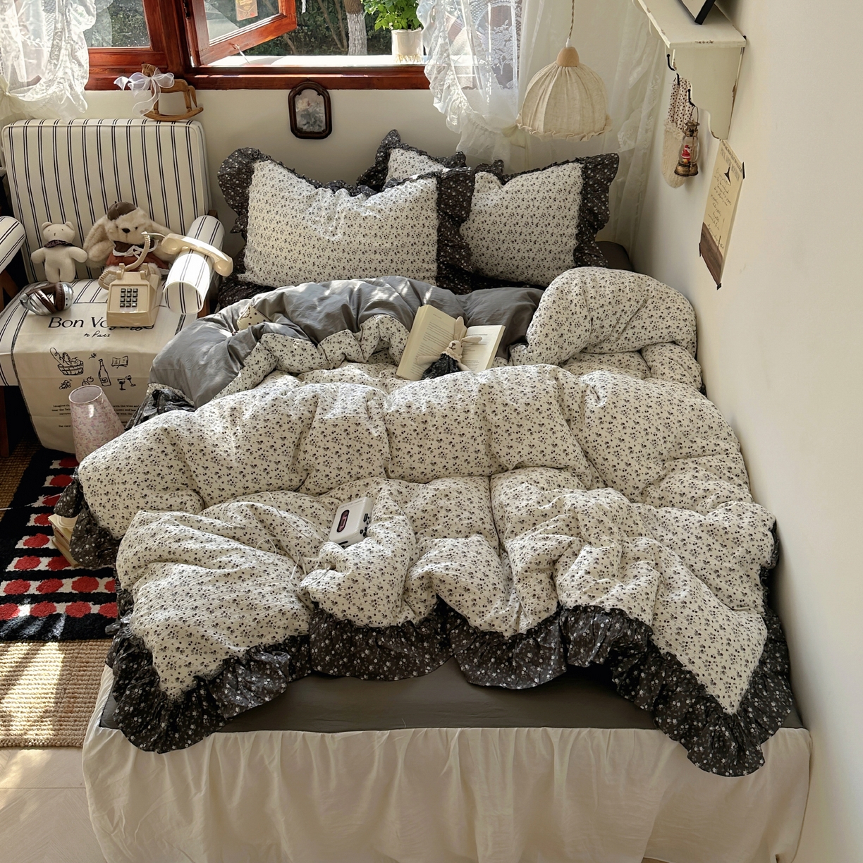 91家纺网 家纺一手货源 找家纺 阿曼达 2026新款印花复古森系小碎花花边款四件套 复古森系-松月间-米