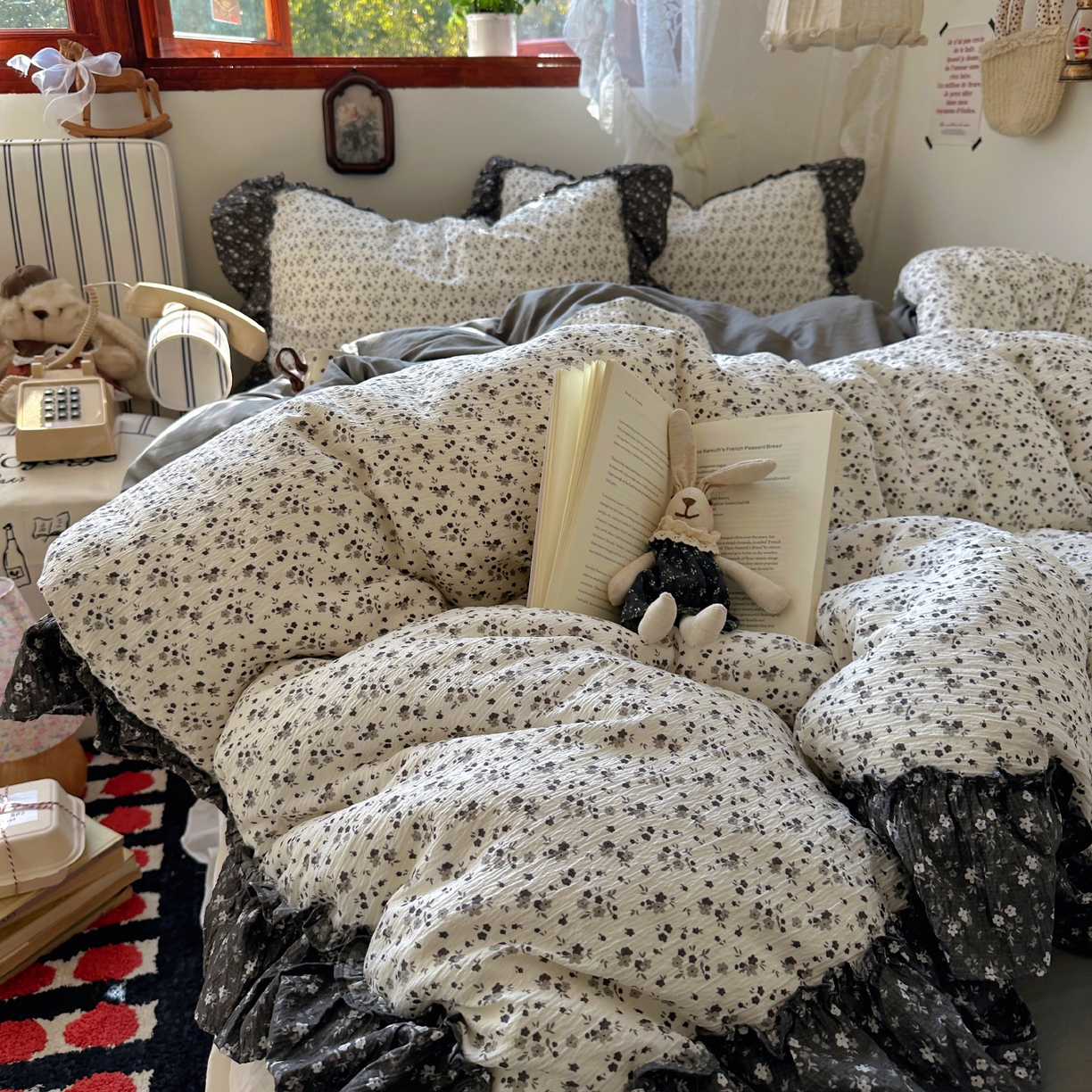 91家纺网 家纺一手货源 找家纺 阿曼达 2026新款印花复古森系小碎花花边款四件套 复古森系-松月间-米