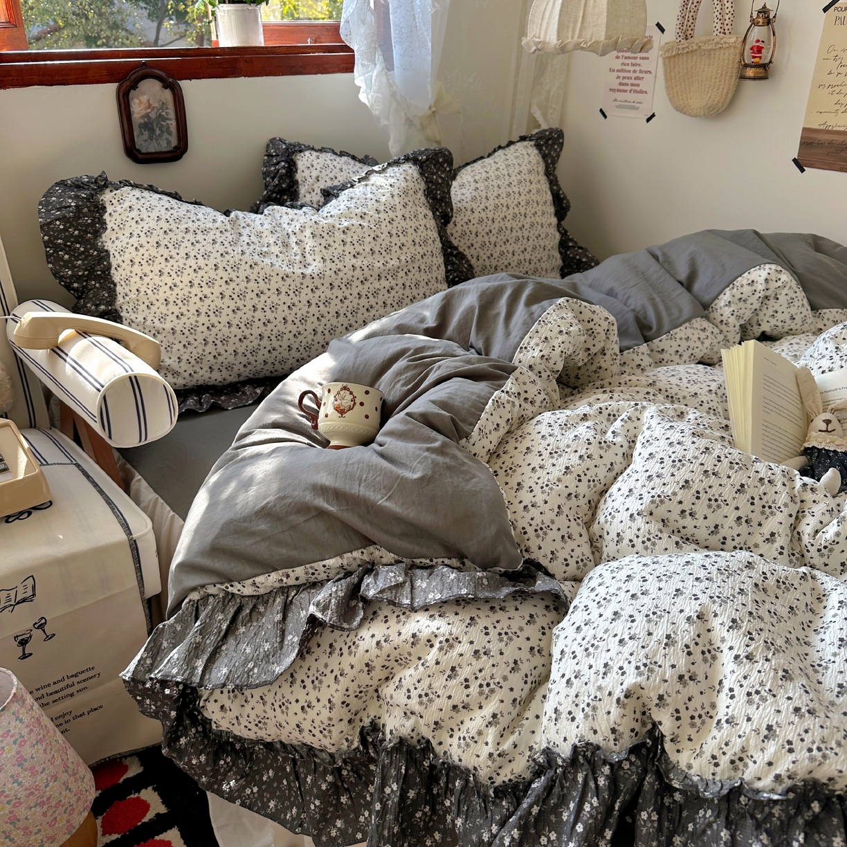 91家纺网 家纺一手货源 找家纺 阿曼达 2026新款印花复古森系小碎花花边款四件套 复古森系-松月间-米