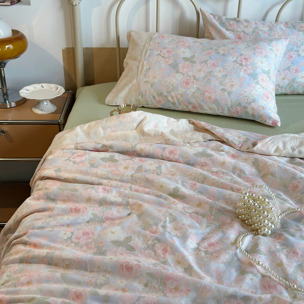 91家纺网 家纺一手货源 找家纺 绫韵家纺 2026夏季新品A类全棉双层纱法式大花边夏被四件套 国色芳华·粉