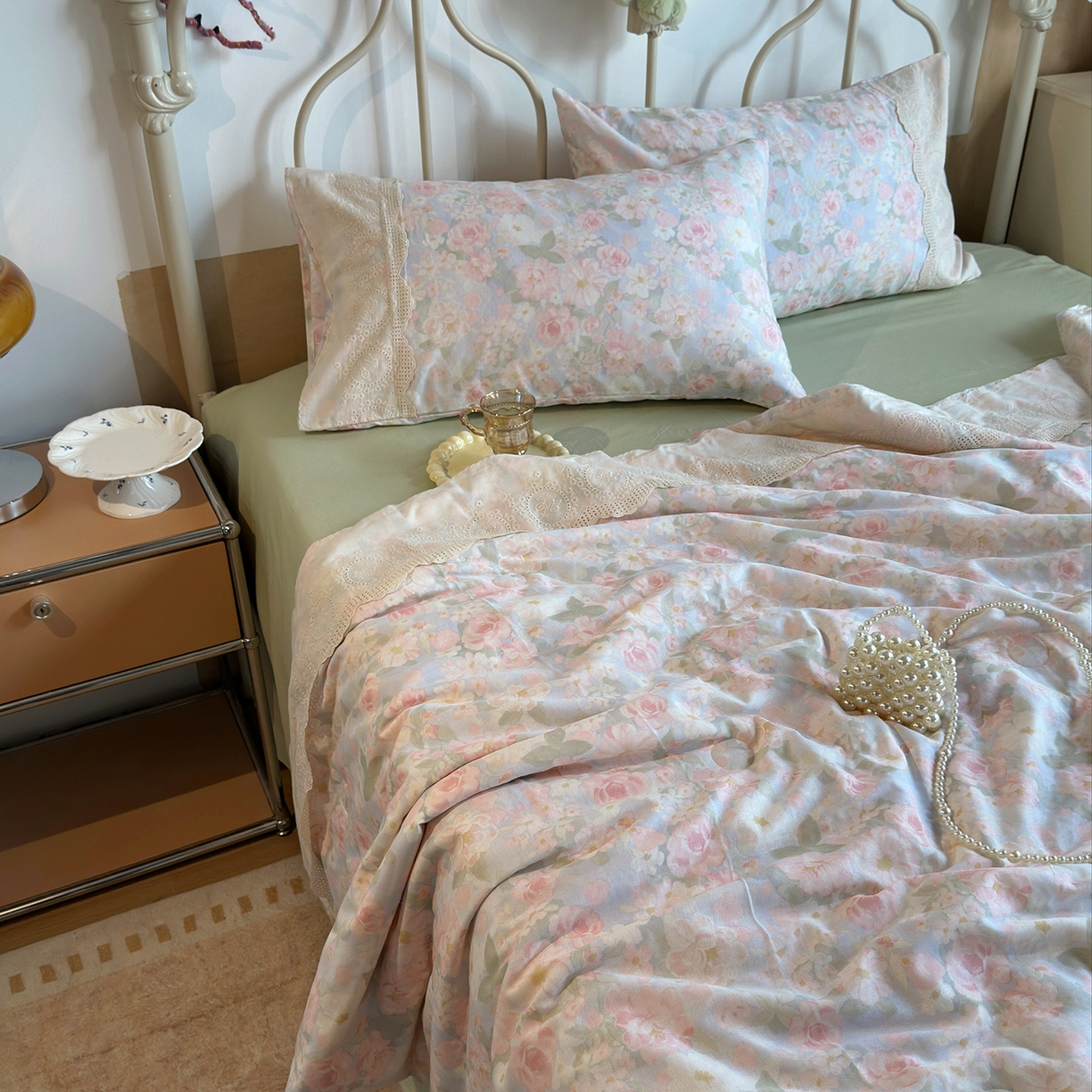 91家纺网 家纺一手货源 找家纺 绫韵家纺 2026夏季新品A类全棉双层纱法式大花边夏被四件套 国色芳华·粉