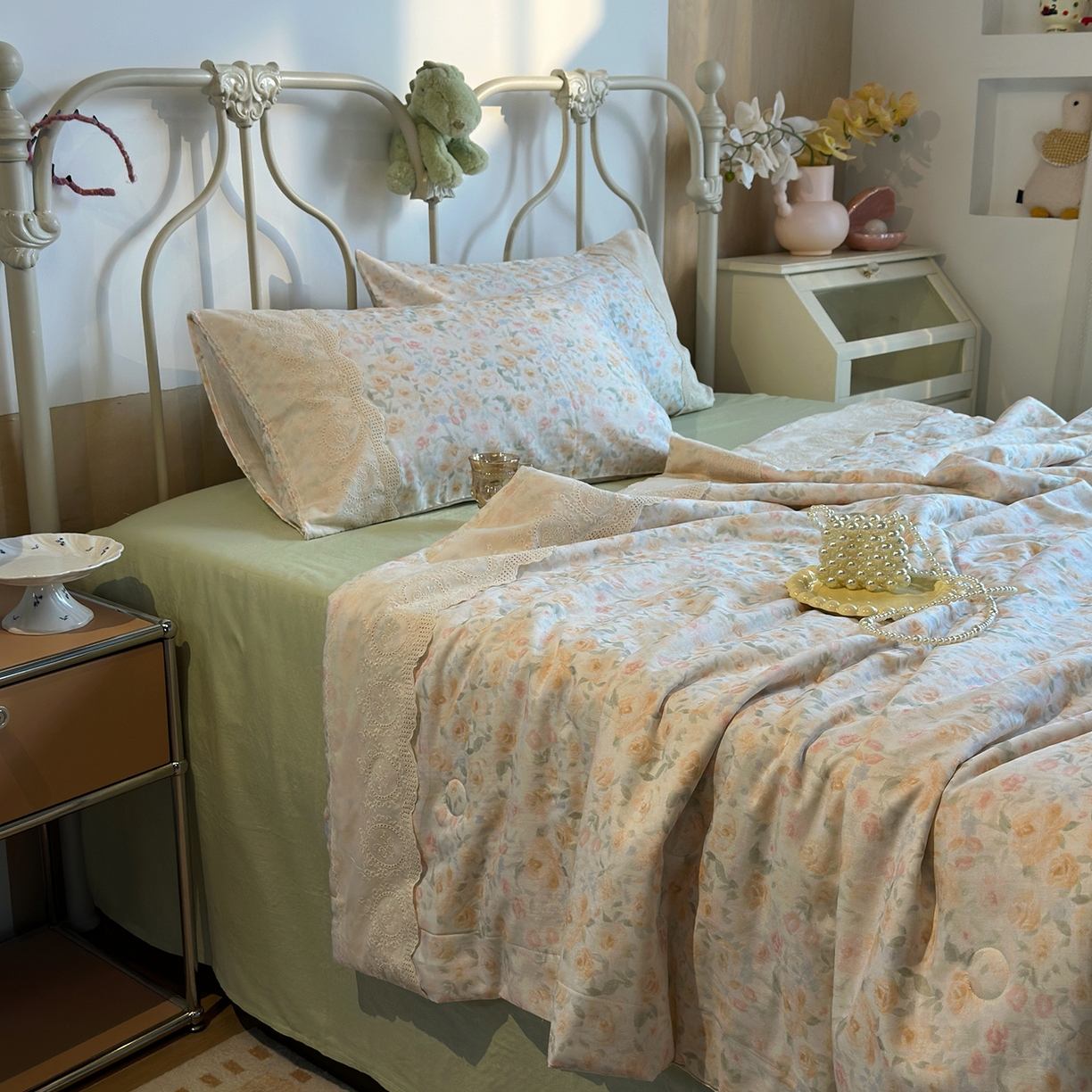 91家纺网 家纺一手货源 找家纺 绫韵家纺 2026夏季新品A类全棉双层纱法式大花边夏被四件套 月朦胧·黄