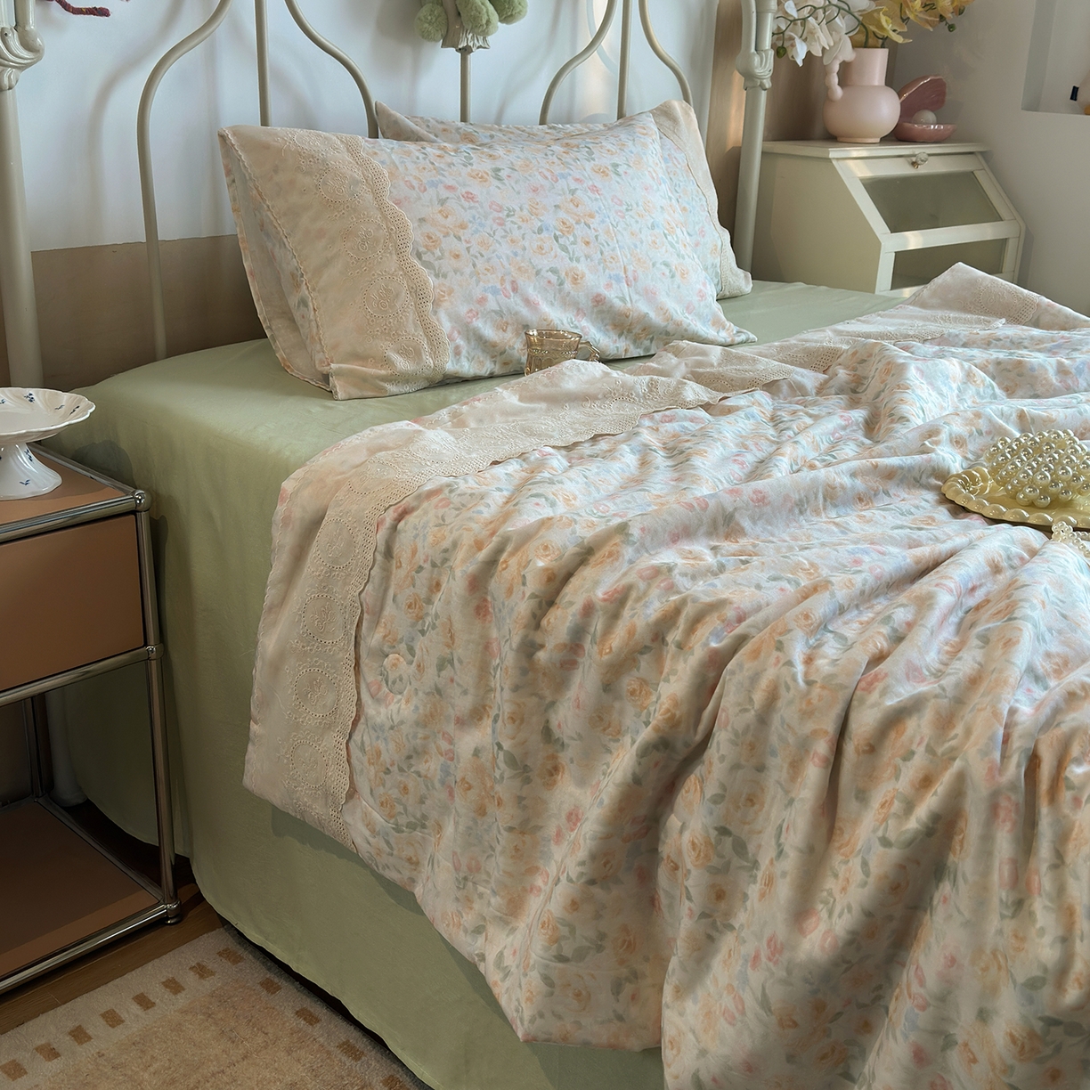 91家纺网 家纺一手货源 找家纺 绫韵家纺 2026夏季新品A类全棉双层纱法式大花边夏被四件套 月朦胧·黄