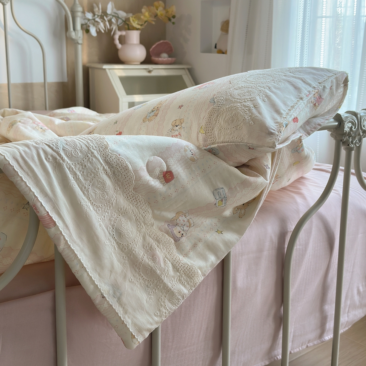 91家纺网 家纺一手货源 找家纺 绫韵家纺 2026夏季新品A类全棉双层纱法式大花边夏被四件套 茉叶