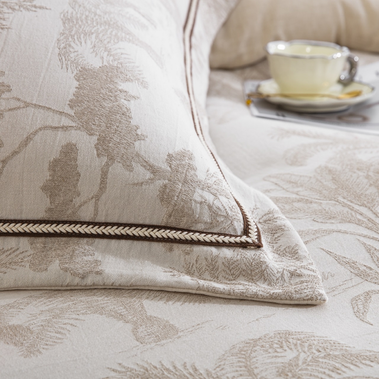 91家纺网 家纺一手货源 找家纺 （总）双层纱家居 2026新款棉麻色织大提花织带款四件套-奇幻丛林