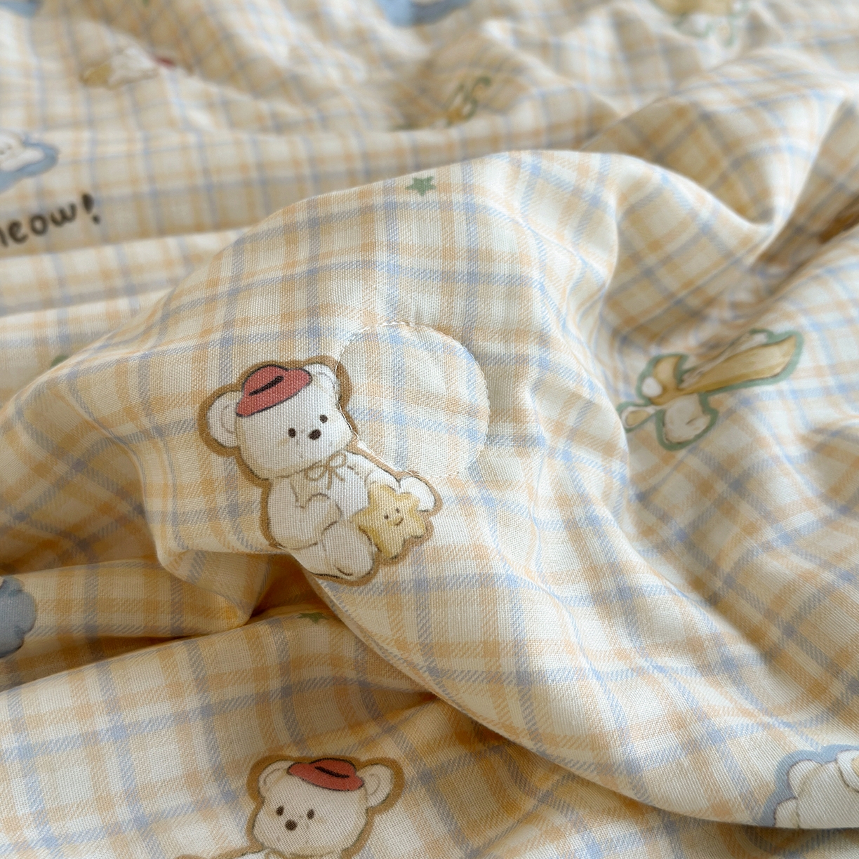 91家纺网 家纺一手货源 找家纺 绫韵家纺 2026夏季新品A类全棉双层纱法式大花边夏被四件套 星月小熊蓝