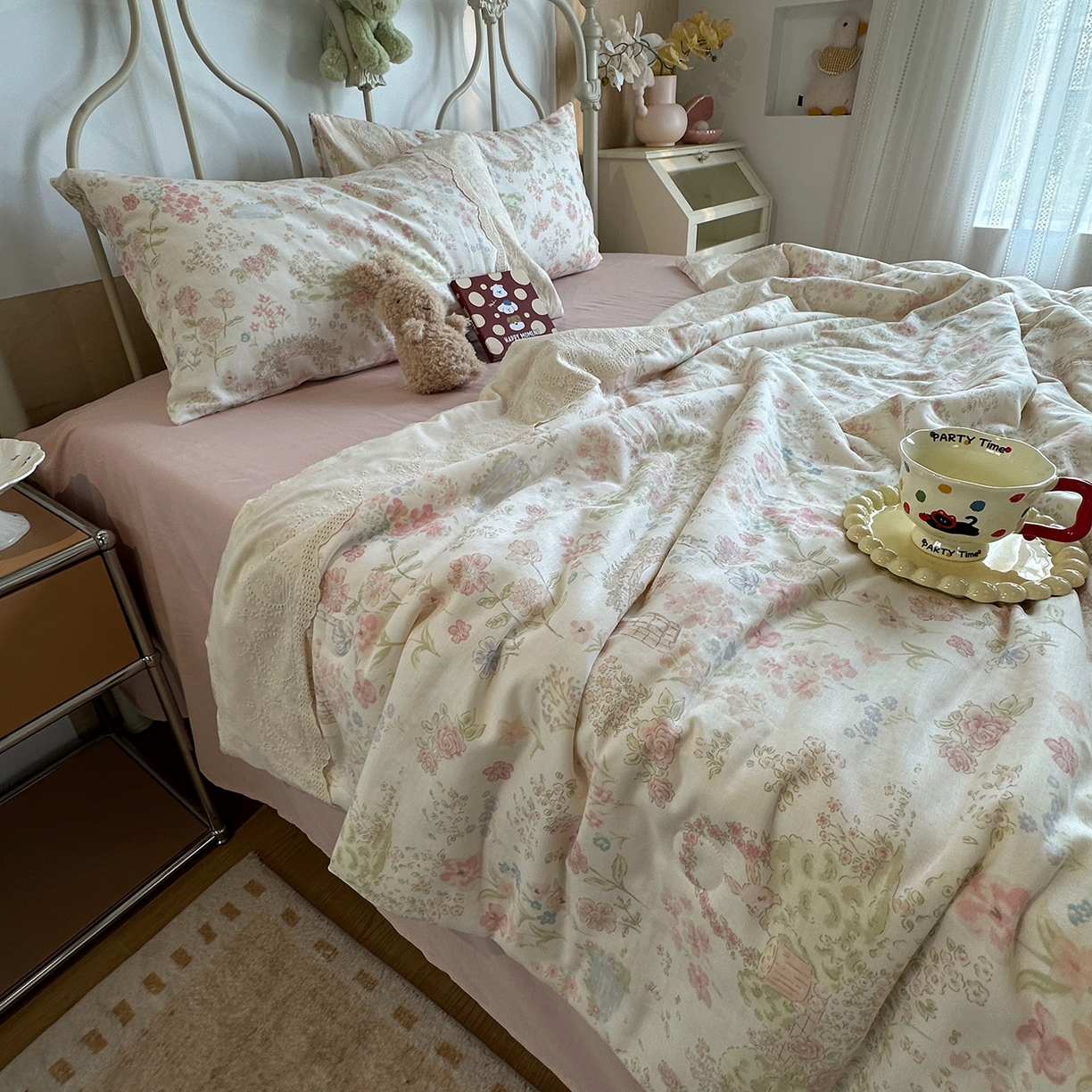 91家纺网 家纺一手货源 找家纺 绫韵家纺 2026夏季新品A类全棉双层纱法式大花边夏被四件套 庄园秘境