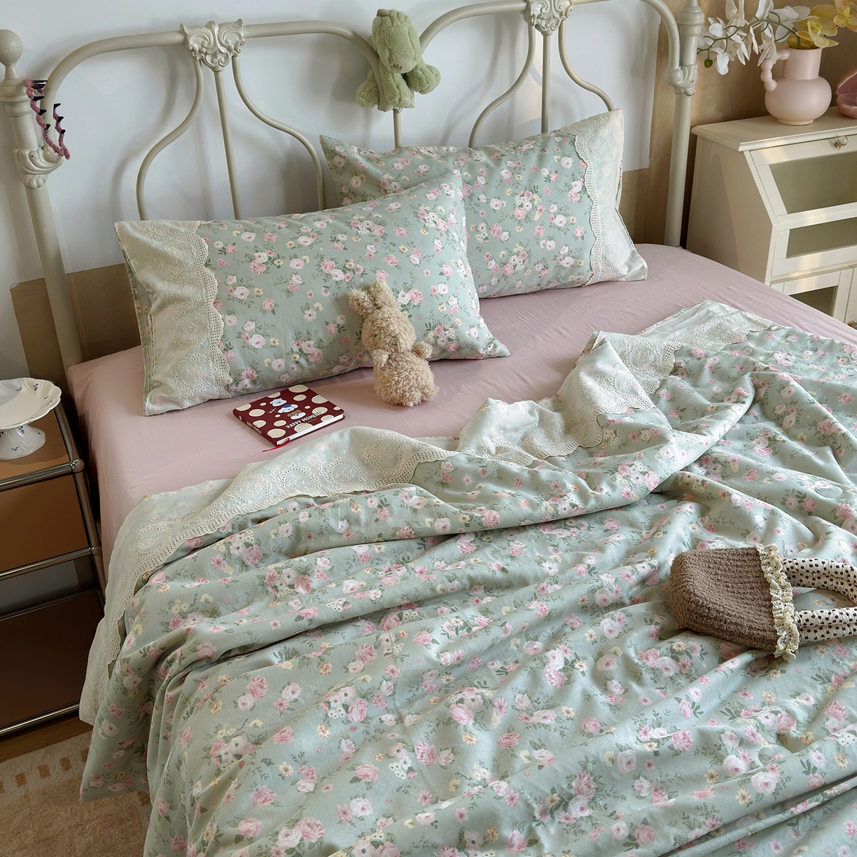 91家纺网 家纺一手货源 找家纺 绫韵家纺 2026夏季新品A类全棉双层纱法式大花边夏被四件套 诗野集·绿
