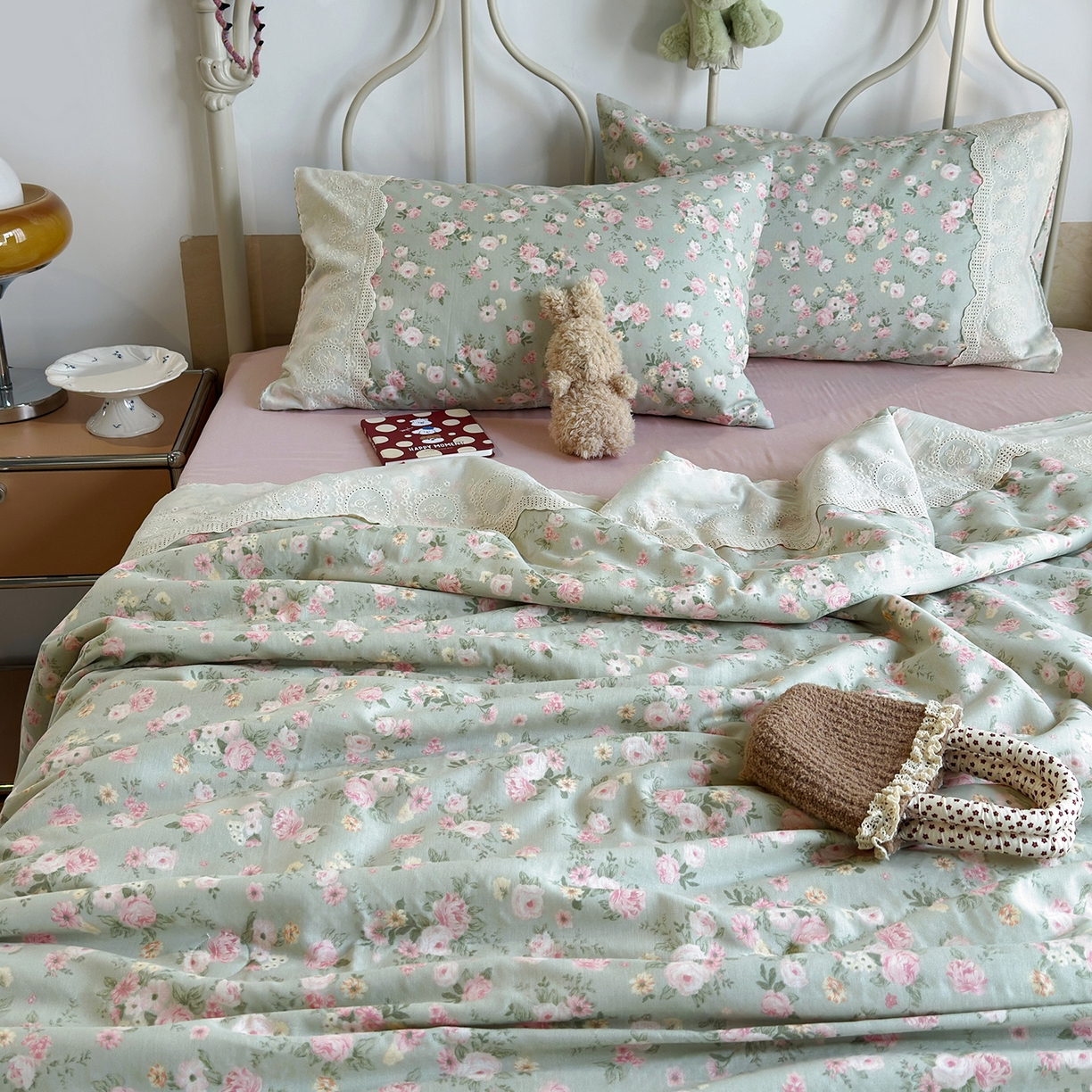 91家纺网 家纺一手货源 找家纺 绫韵家纺 2026夏季新品A类全棉双层纱法式大花边夏被四件套 诗野集·绿