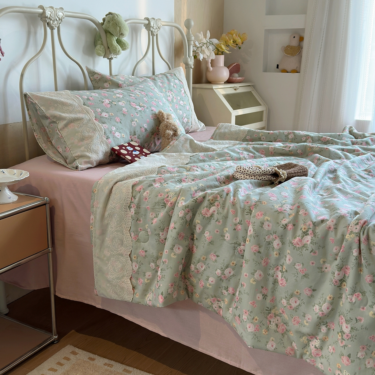 91家纺网 家纺一手货源 找家纺 绫韵家纺 2026夏季新品A类全棉双层纱法式大花边夏被四件套 诗野集·绿