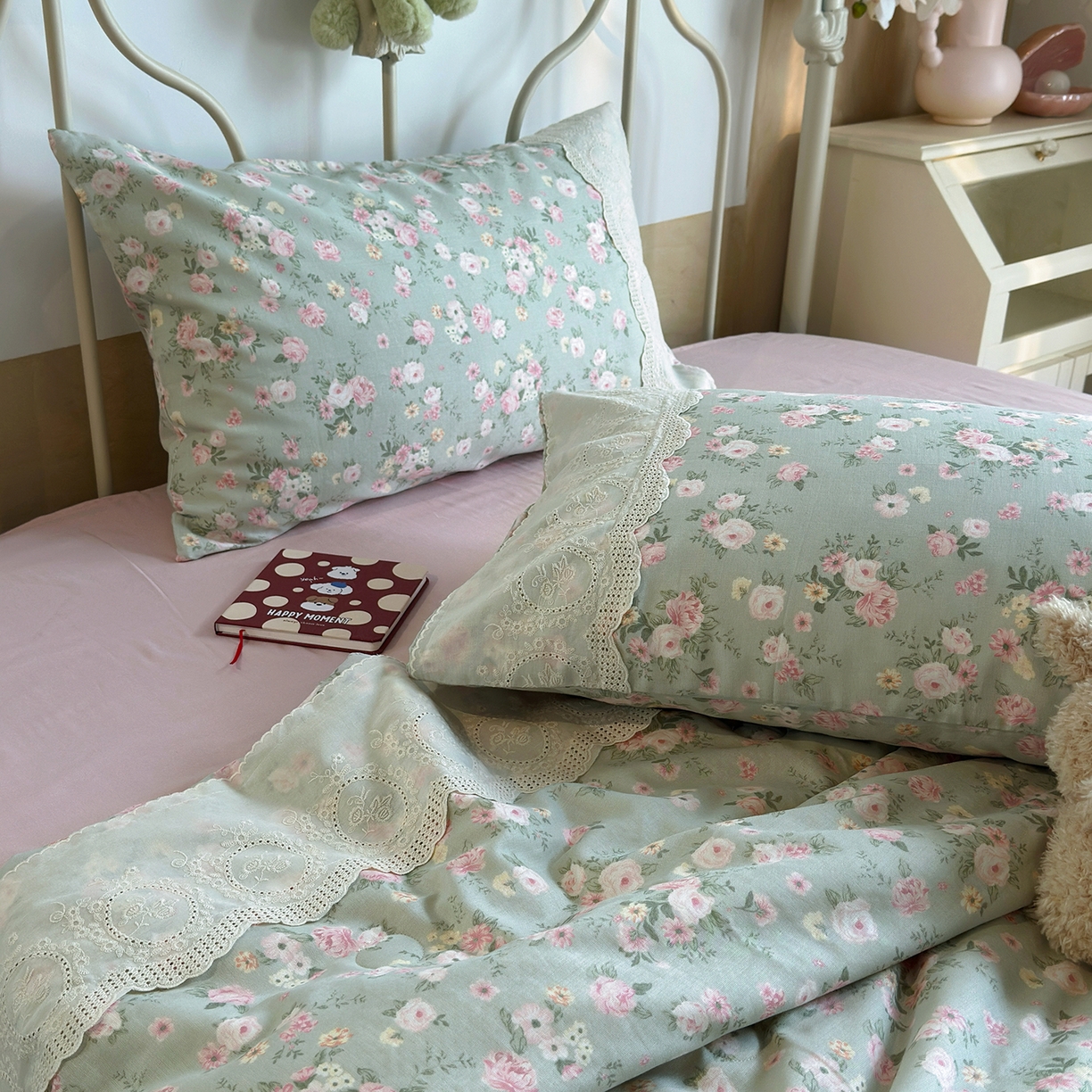 91家纺网 家纺一手货源 找家纺 绫韵家纺 2026夏季新品A类全棉双层纱法式大花边夏被四件套 诗野集·绿