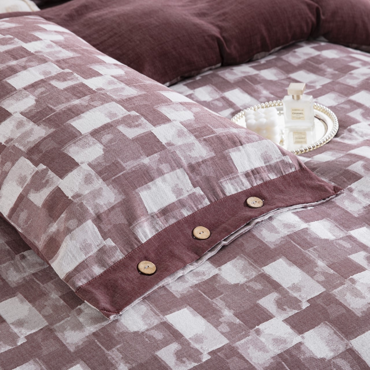 91家纺网 家纺一手货源 找家纺 （总）双层纱家居 2026新款都市万象全棉纯棉色织提花纽扣款四件套