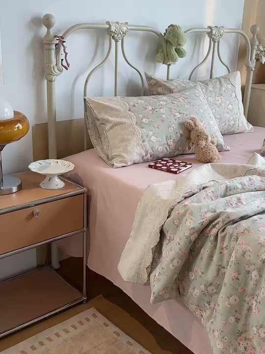 91家纺网 家纺一手货源 找家纺 绫韵家纺 2026夏季新品A类全棉双层纱法式大花边夏被四件套 诗野集·绿