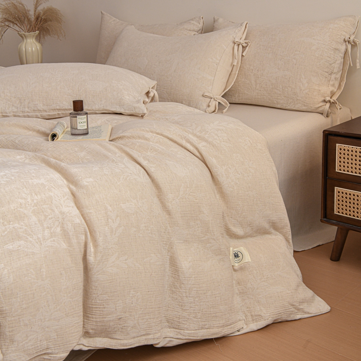 91家纺网 家纺一手货源 找家纺 （总）KA家纺 2026春夏新品色织提花棉麻四件套  系带款