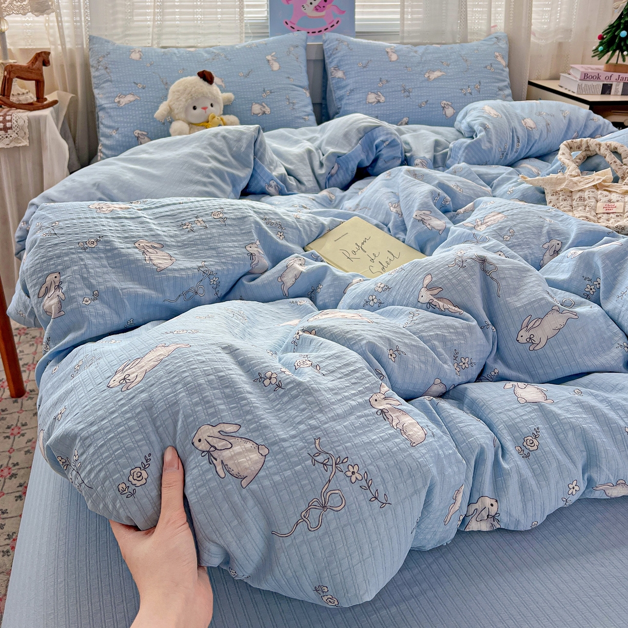 91家纺网 家纺一手货源 找家纺 王朝国际 2026新款A类彩竺棉印花四件套 奶萌兔