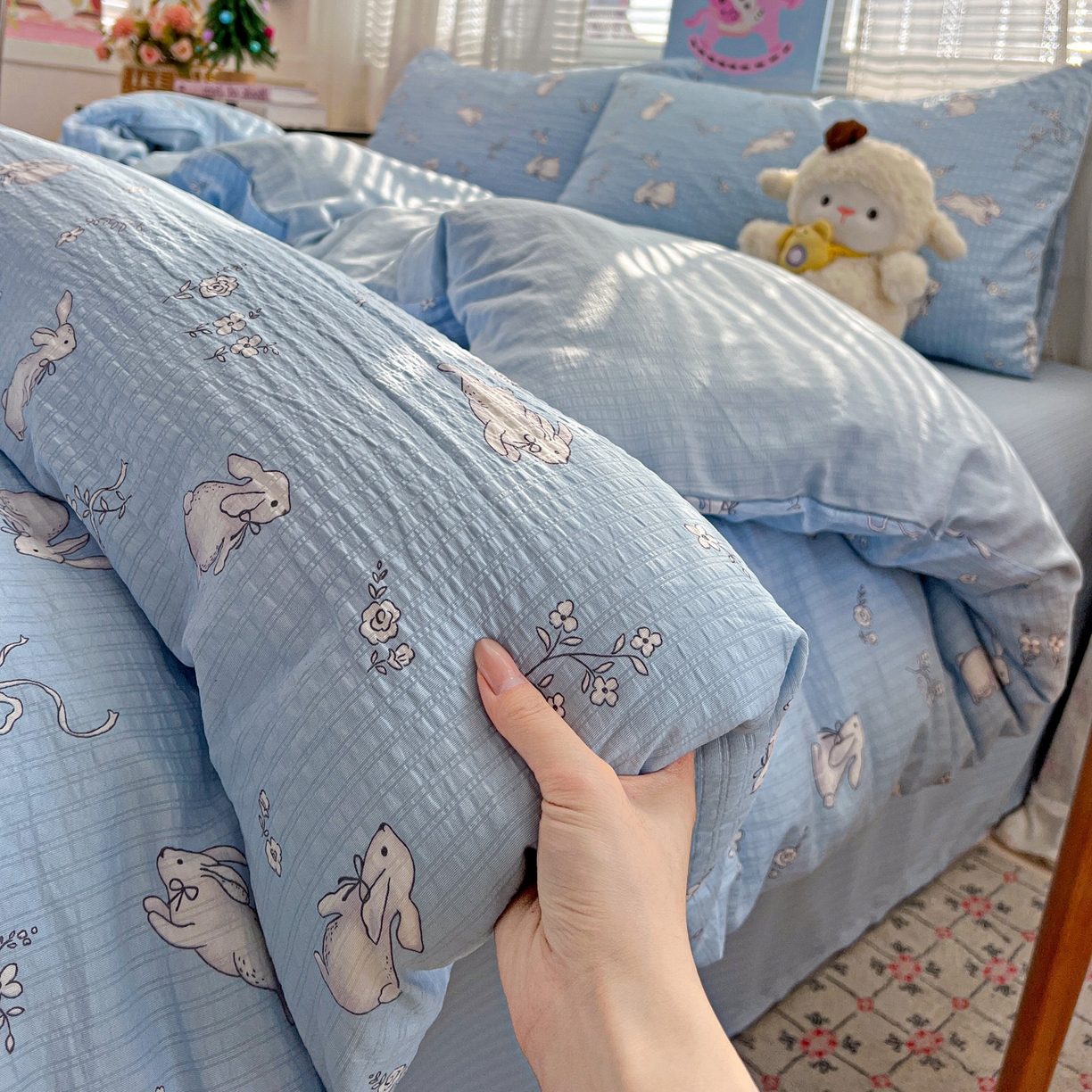 91家纺网 家纺一手货源 找家纺 王朝国际 2026新款A类彩竺棉印花四件套 奶萌兔