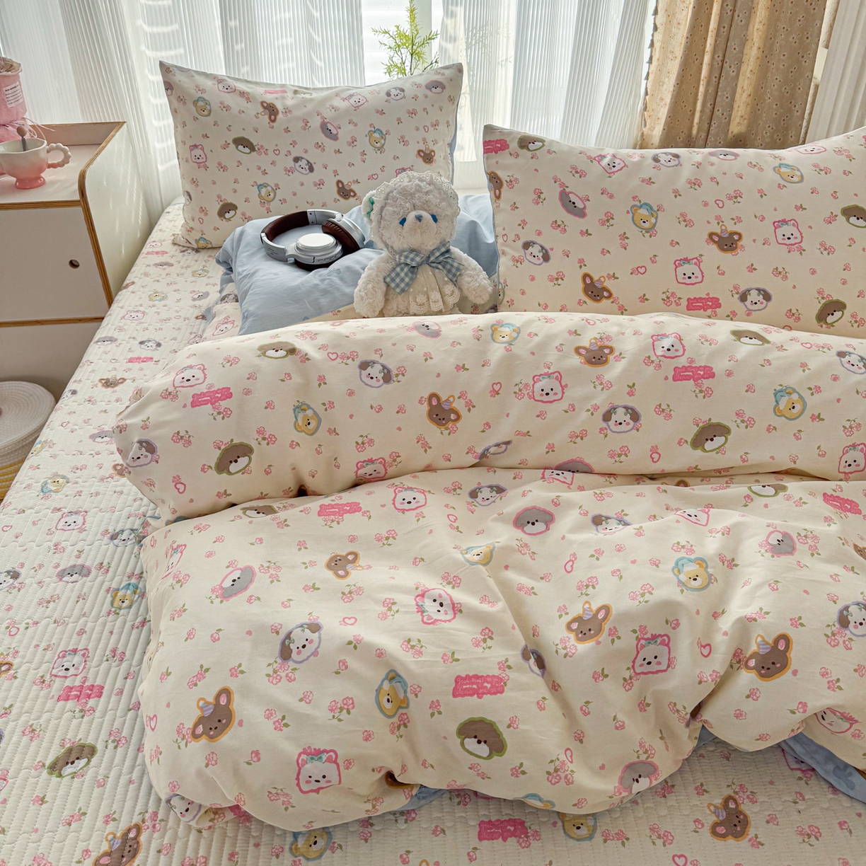 91家纺网 家纺一手货源 找家纺 KA家纺 2026春夏新款全棉床盖款卡通印花四件套 萌宠伙伴