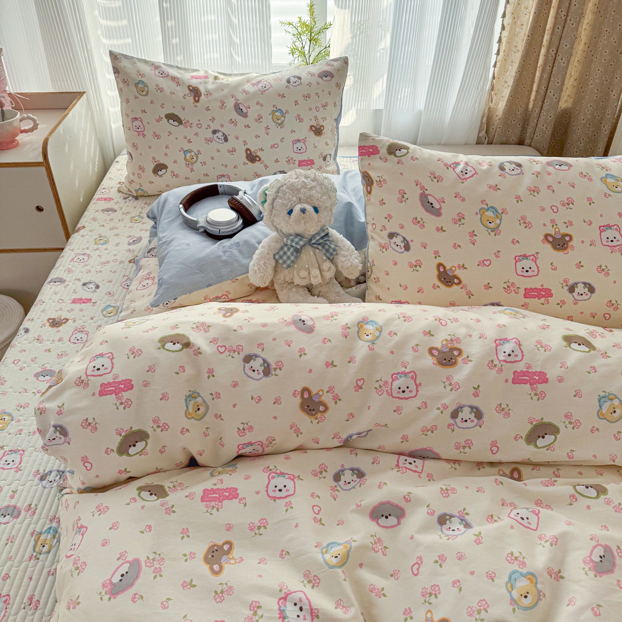 91家纺网 家纺一手货源 找家纺 KA家纺 2026春夏新款全棉床盖款卡通印花四件套 萌宠伙伴
