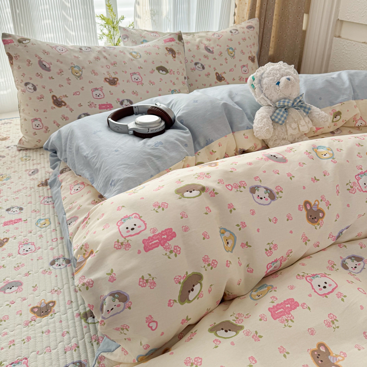 91家纺网 家纺一手货源 找家纺 KA家纺 2026春夏新款全棉床盖款卡通印花四件套 萌宠伙伴