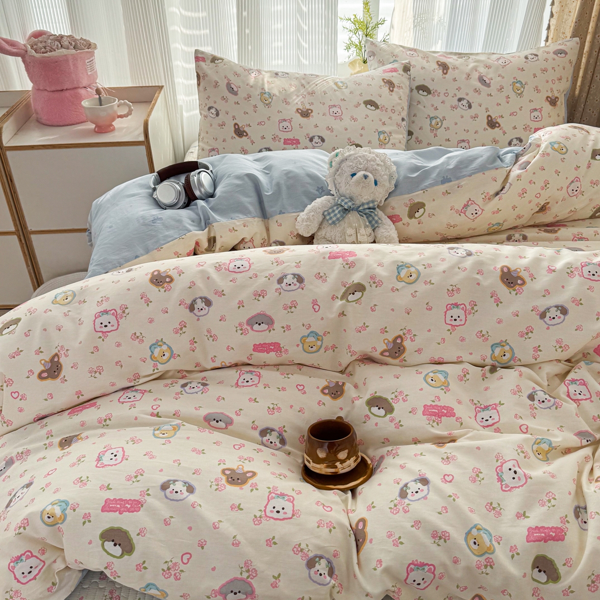 91家纺网 家纺一手货源 找家纺 KA家纺 2026春夏新款全棉床盖款卡通印花四件套 萌宠伙伴