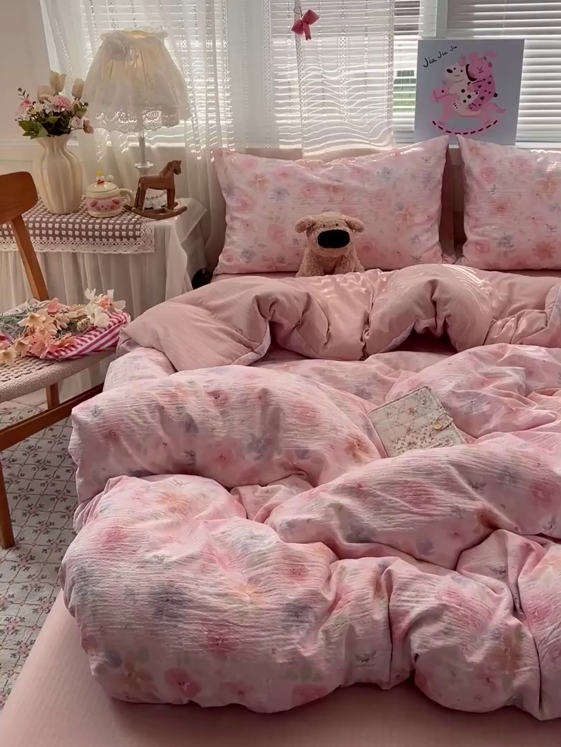 91家纺网 家纺一手货源 找家纺 王朝国际 2026新款A类彩竺棉印花四件套 桃夭夭