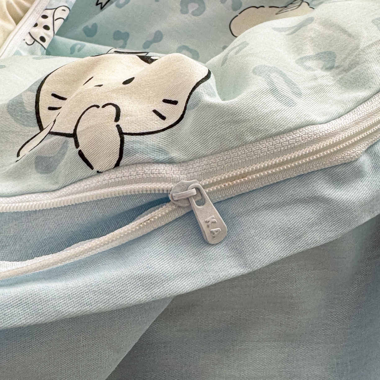 91家纺网 家纺一手货源 找家纺 KA家纺 2026春夏新款全棉床盖款卡通印花四件套 豹纹猫咪