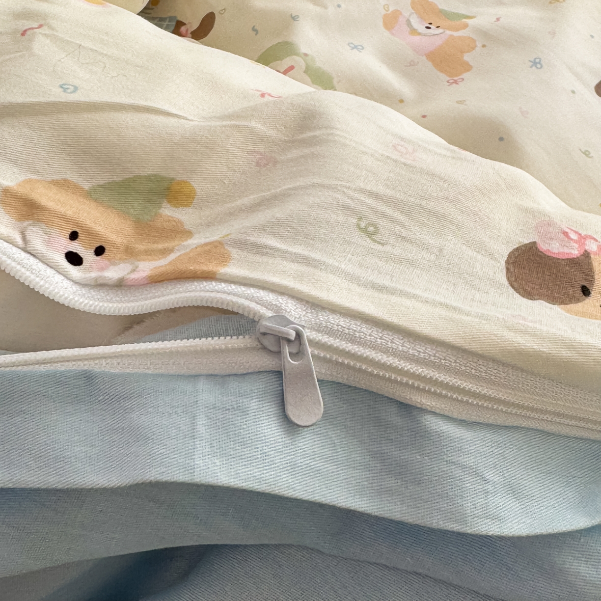 91家纺网 家纺一手货源 找家纺 KA家纺 2026春夏新款全棉床盖款卡通印花四件套 春日萌宠