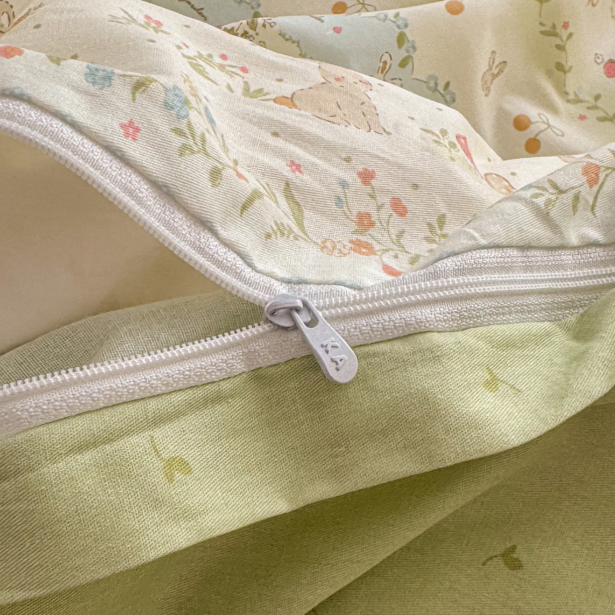 91家纺网 家纺一手货源 找家纺 KA家纺 2026春夏新款全棉床盖款卡通印花四件套 田园小兔