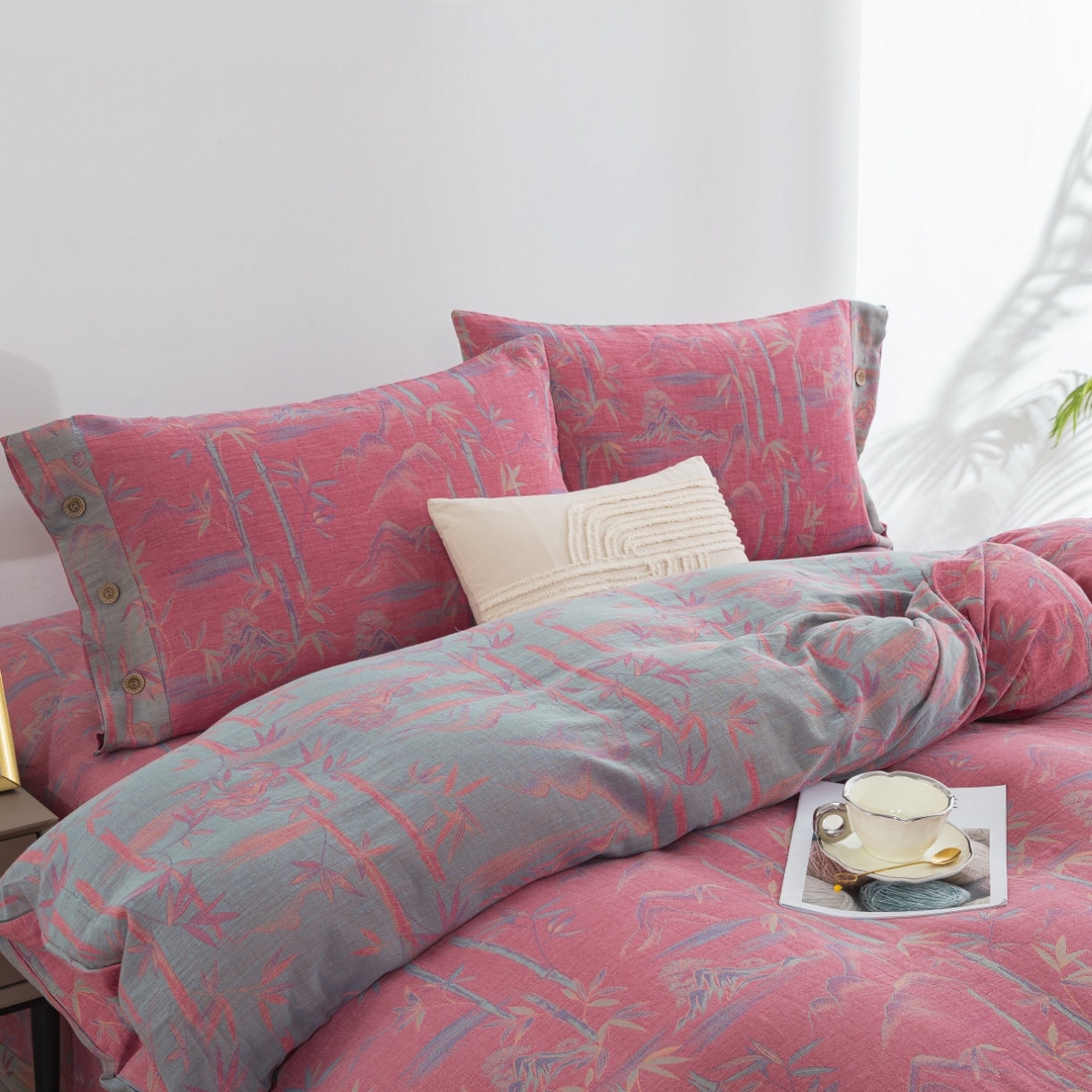 91家纺网 家纺一手货源 找家纺 双层纱家居 2026新款竹报平安全棉纯棉色织提花双层纱纽扣款四件套 竹报平安-粉