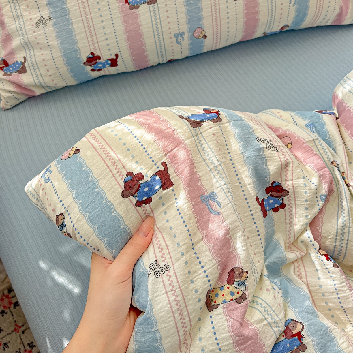 91家纺网 家纺一手货源 找家纺 王朝国际 2026新款A类彩竺棉印花四件套 小奶狗