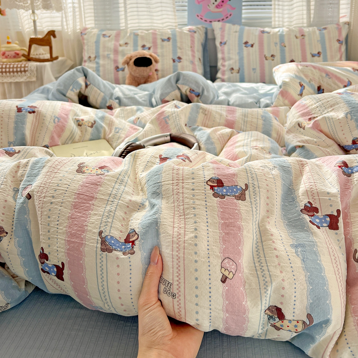 91家纺网 家纺一手货源 找家纺 王朝国际 2026新款A类彩竺棉印花四件套 小奶狗