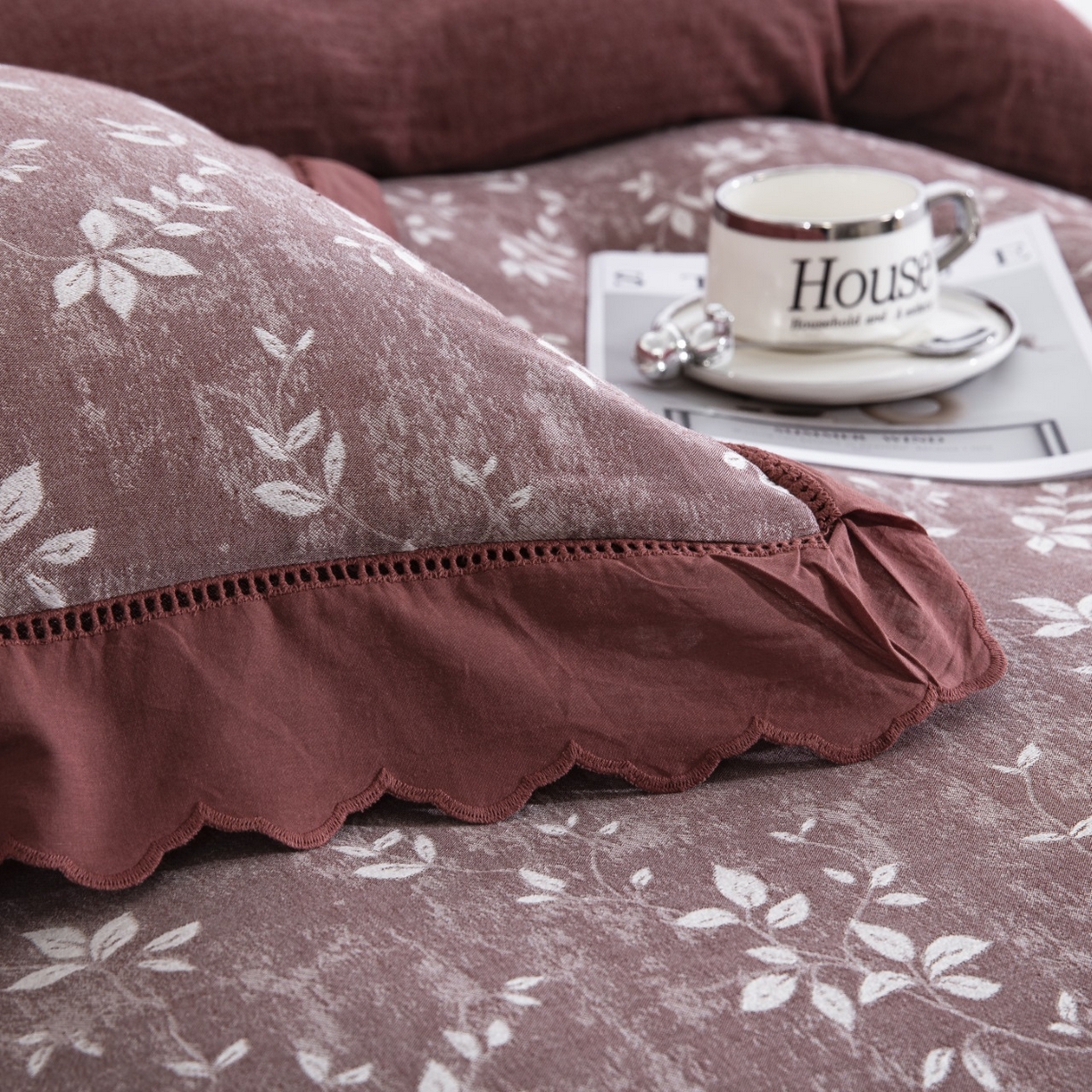 91家纺网 家纺一手货源 找家纺 双层纱家居 2026新款甜梦花边镂空款四件套 甜梦豆沙