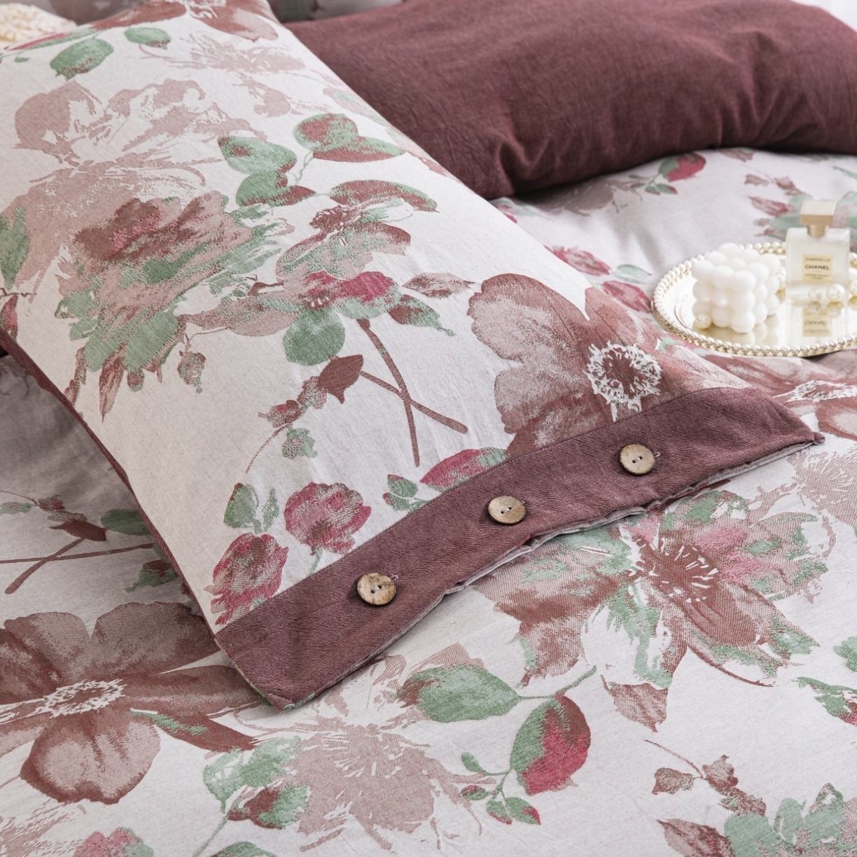 91家纺网 家纺一手货源 找家纺 双层纱家居 2026新款念奴娇全棉纯棉色织提花纽扣款四件套 念奴娇