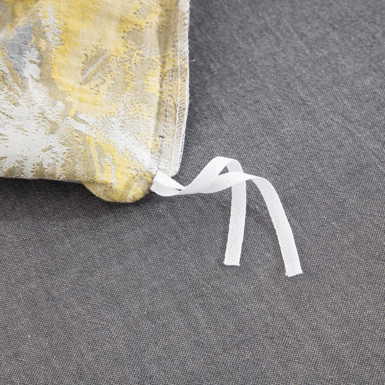 91家纺网 家纺一手货源 找家纺 双层纱家居 2026新款念奴娇全棉纯棉色织提花纽扣款四件套 念奴娇-灰