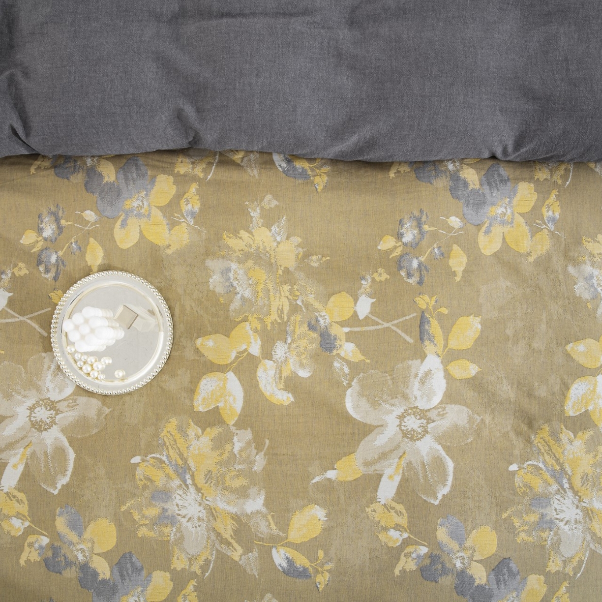 91家纺网 家纺一手货源 找家纺 双层纱家居 2026新款念奴娇全棉纯棉色织提花纽扣款四件套 念奴娇-灰黄