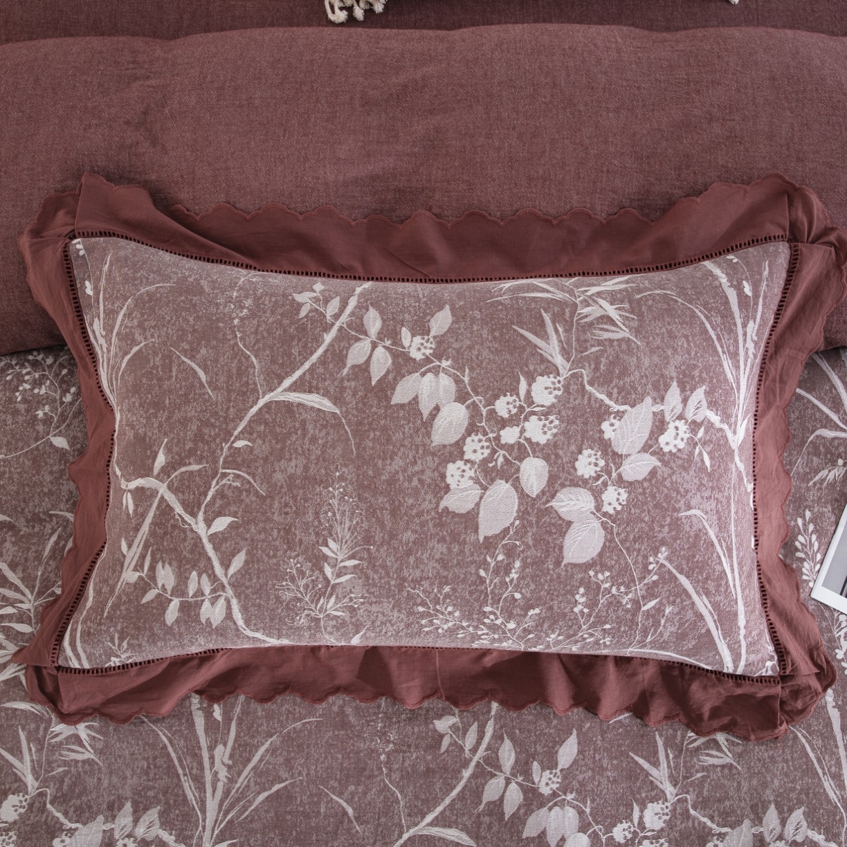 91家纺网 家纺一手货源 找家纺 双层纱家居 2026新款曼妙花园花边镂空款四件套 曼妙花园豆沙