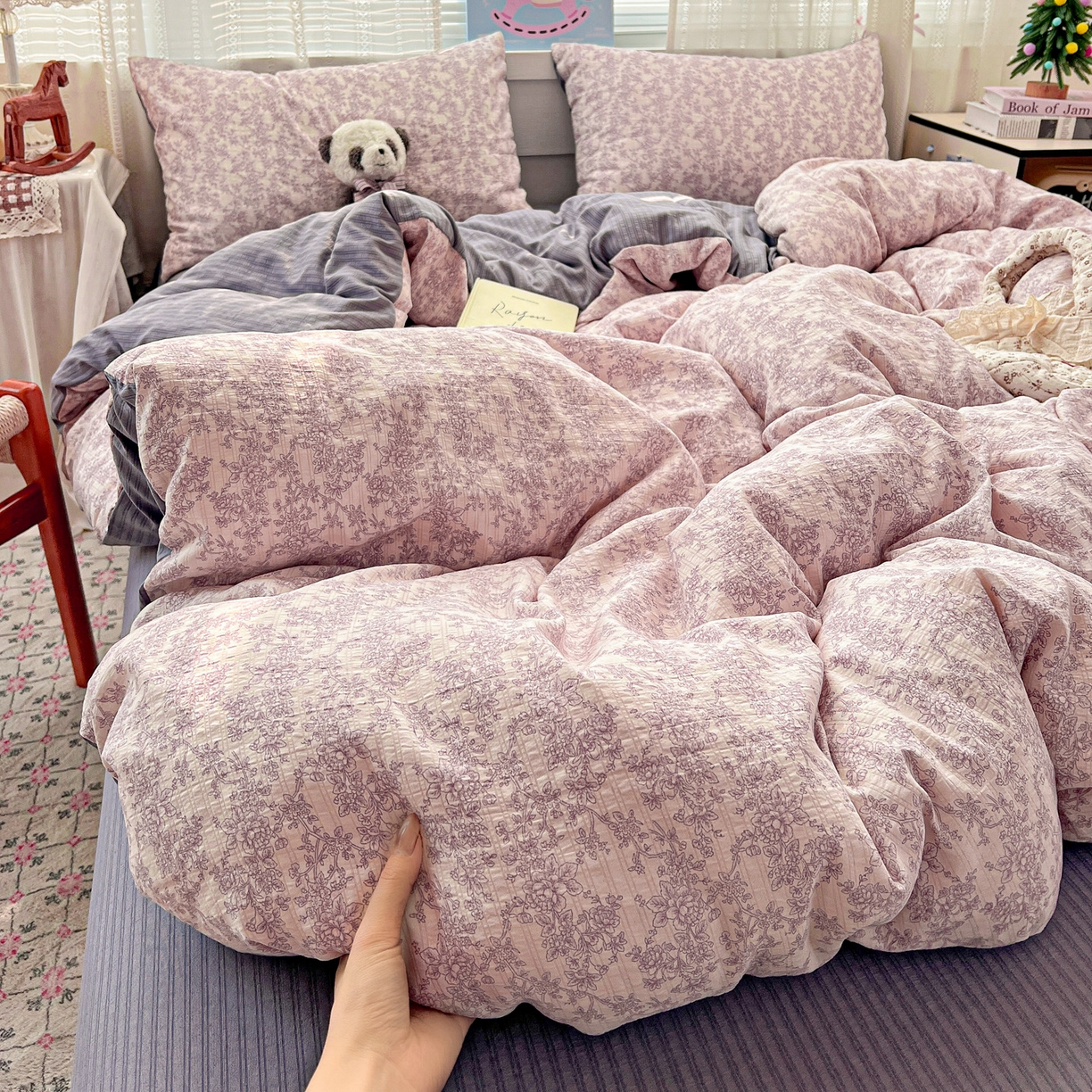 91家纺网 家纺一手货源 找家纺 王朝国际 2026新款A类彩竺棉印花四件套 紫丁香