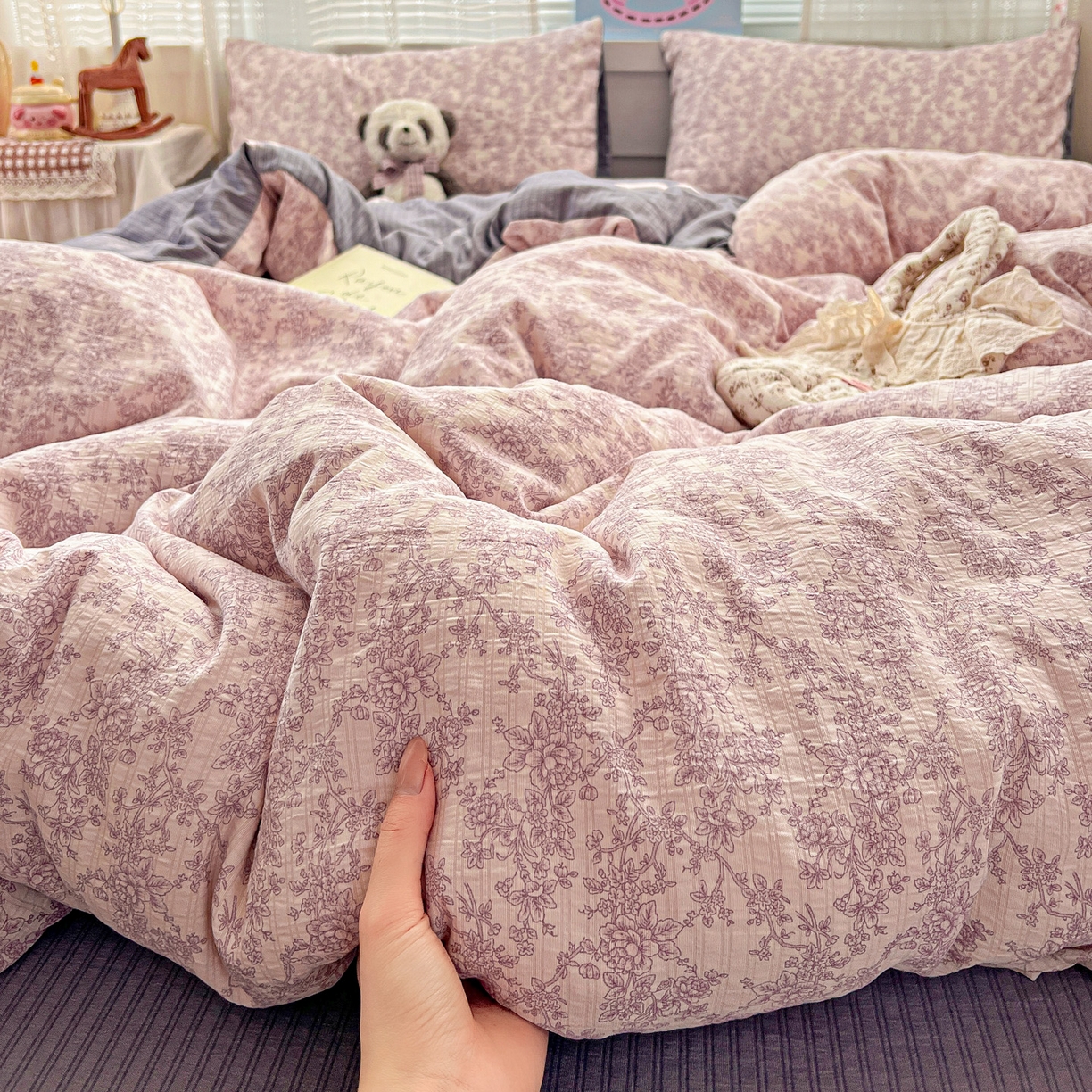 91家纺网 家纺一手货源 找家纺 王朝国际 2026新款A类彩竺棉印花四件套 紫丁香