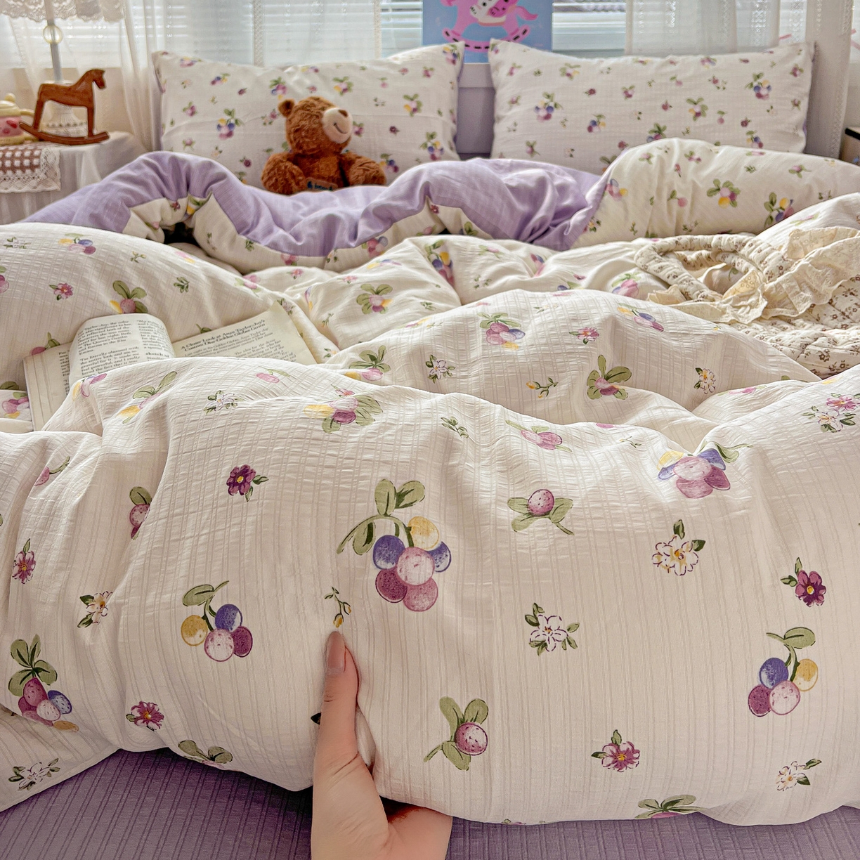 91家纺网 家纺一手货源 找家纺 王朝国际 2026新款A类彩竺棉印花四件套 紫葡萄