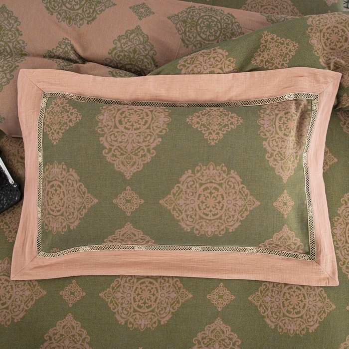 91家纺网 家纺一手货源 找家纺 （总）双层纱家居 2026新款中式图腾镂空加宽飞边款四件套-卡若琳