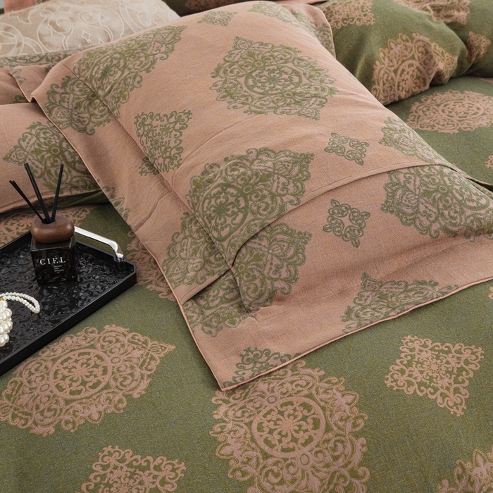 91家纺网 家纺一手货源 找家纺 （总）双层纱家居 2026新款中式图腾镂空加宽飞边款四件套-卡若琳