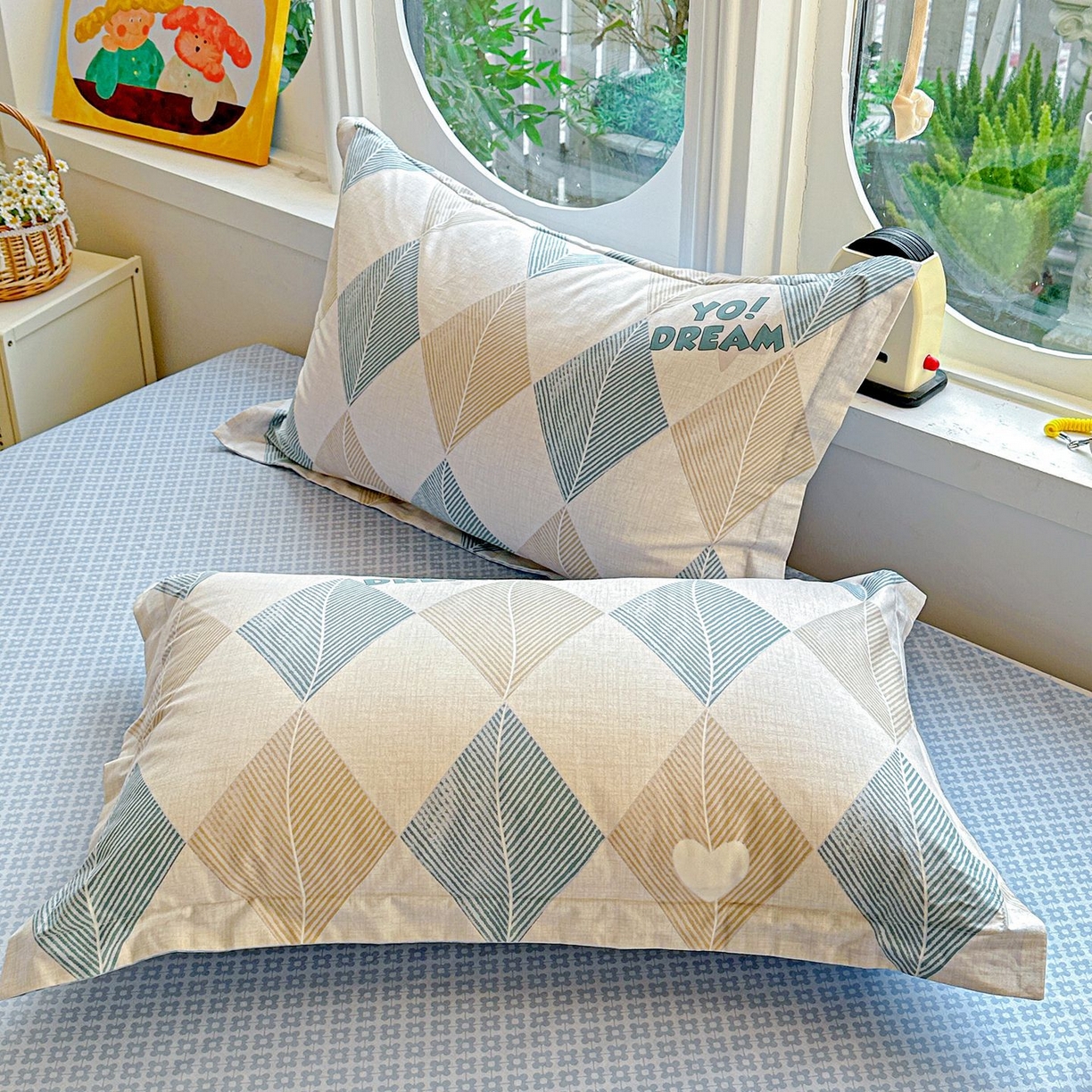 91家纺网 家纺一手货源 找家纺 恩泽家纺 2026新款13372ins全棉印花四件套单品系列-单枕套 菱形世界