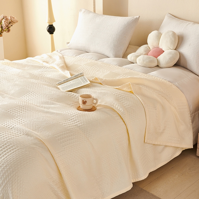 91家纺网 家纺一手货源 找家纺 悦然毛巾被 2026新款华夫格全棉纱布毛巾被夏凉被空调被 静居织语杏白